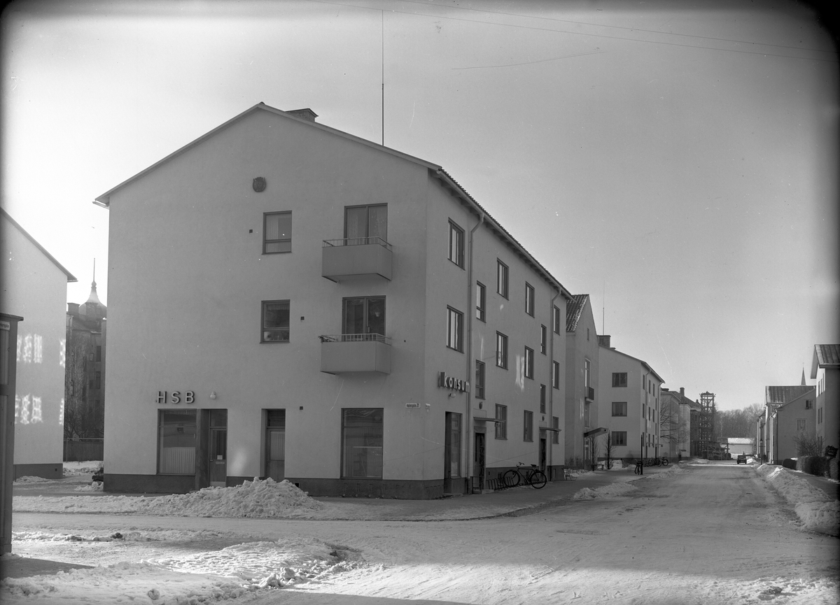 Exteriör över HSB hus på Kaplansgatan 21, Gävle. 11 februari 1946.
