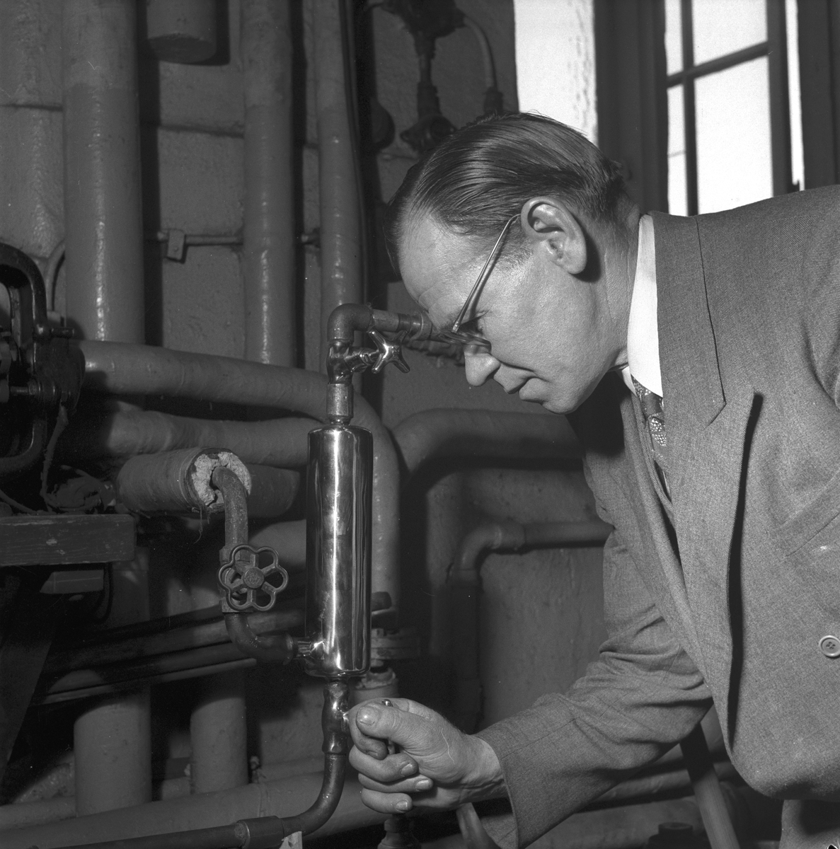 Murenska badhusets uppfinning i maskinrummet.        April 1949.