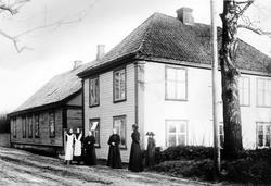 Klommesten i Moss.

Klommesten er en bydel øst for Moss se