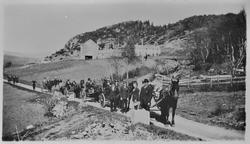Gravfølge på Gjølga ca. 1932