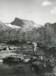 Sørelva i Leirpollmarka? I bakgrunnen den bratte nordøst veg