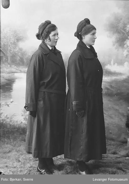 Portrett av to kvinner
Ellen Valkestad
Ragna Viggen