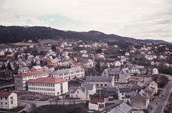 Molde by sett fra kirketårnet..Molde Høgre Skole og Elvebakk