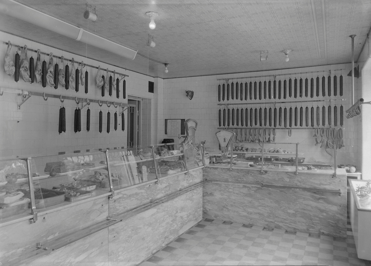 Johan O. Helgesen, butikk i Mellomveien 2