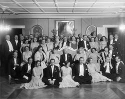 Selskap på Linderud gård.