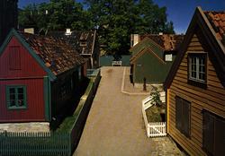 Postkort. Del av Enerhaugen,  flyttet til Gamlebyen.



