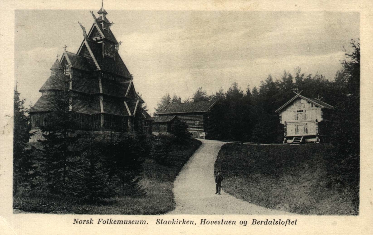 Postkort. Norsk Folkemuseum.Gol Stavkirke, Hovestua, Berdalsloftet