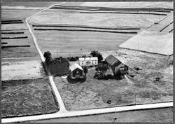 Flyfoto av gården Utsikten på Grande.