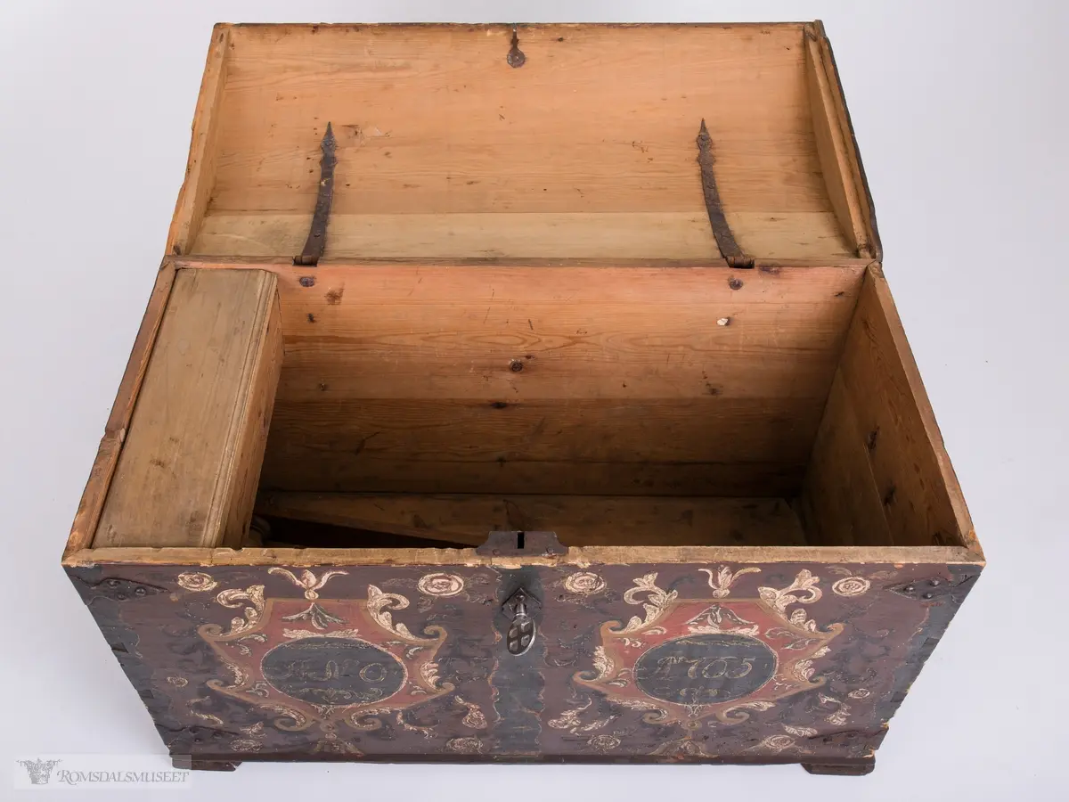 Elipser (2 stk), m/rocailler omkring