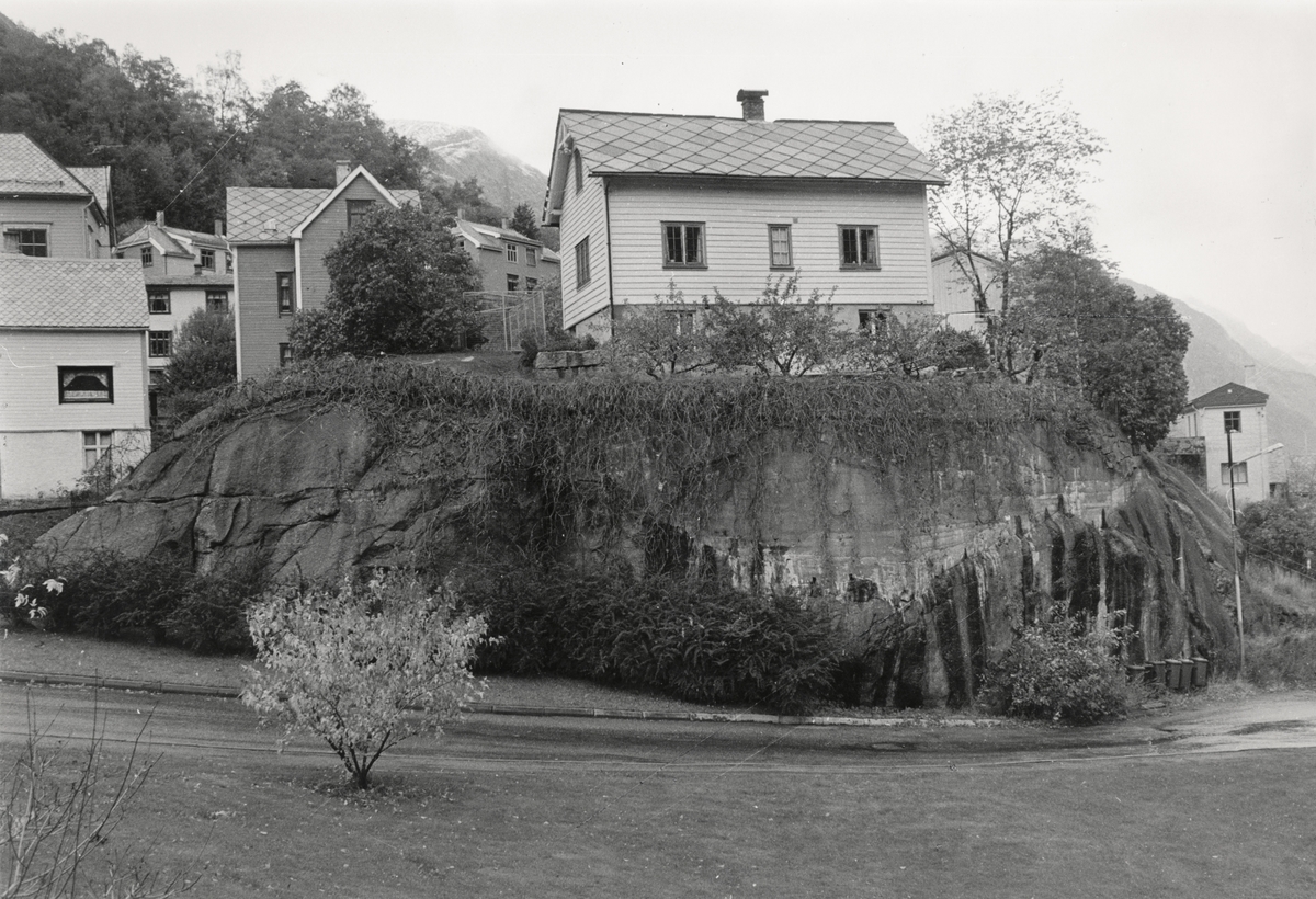 "Huset på steinen" i Røldalsvegen i Odda