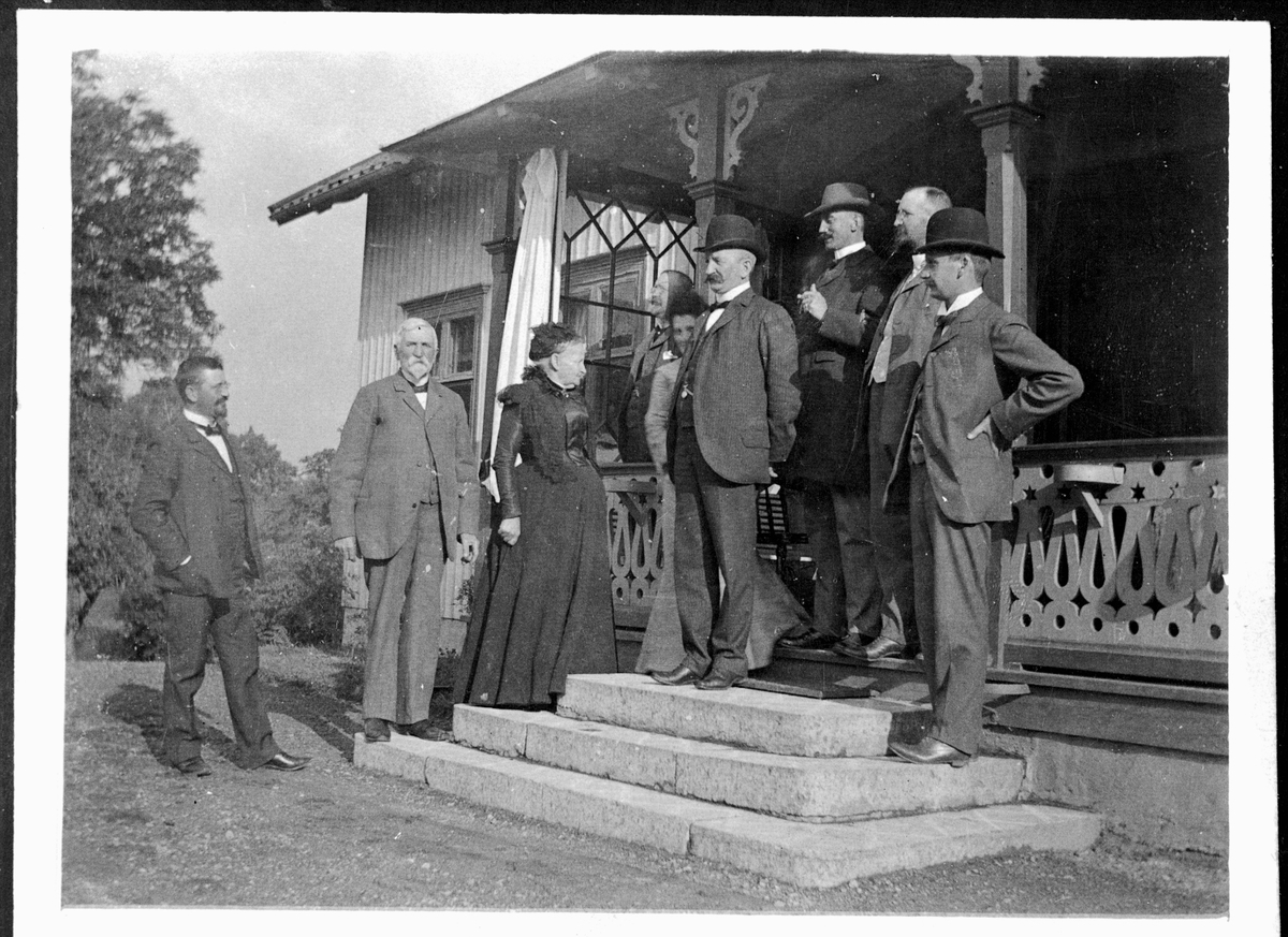 Patron Johan Stenbeck med fru och några av sina söner och dottern Ingeborg.Foto fr. slutet av 1890-talet.