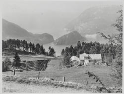 Over Nesflaten mot Suldalsvatnet.