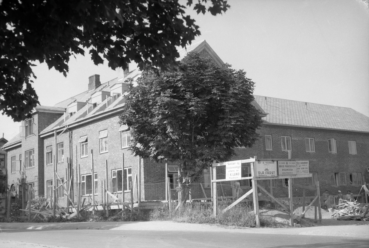 Byggearbeider ved Døves aldershjem i Klostergata av murmester Ola Frost