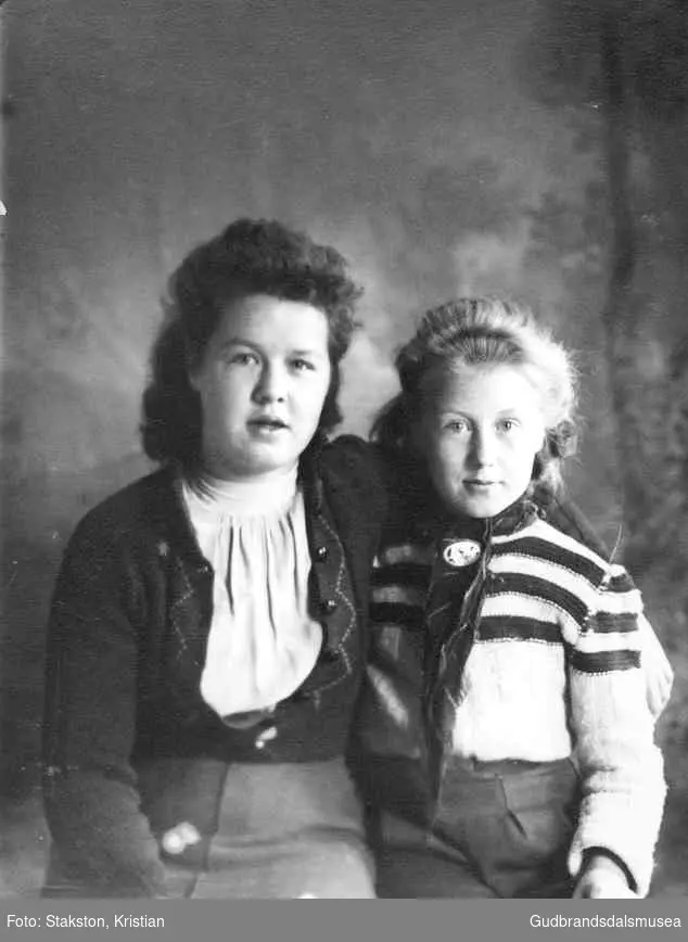 F.v.: Marie Rudsar (f. 1925 g. Solås) og Åse Dagny Rudsar (f. 1930 g. Brekkum)