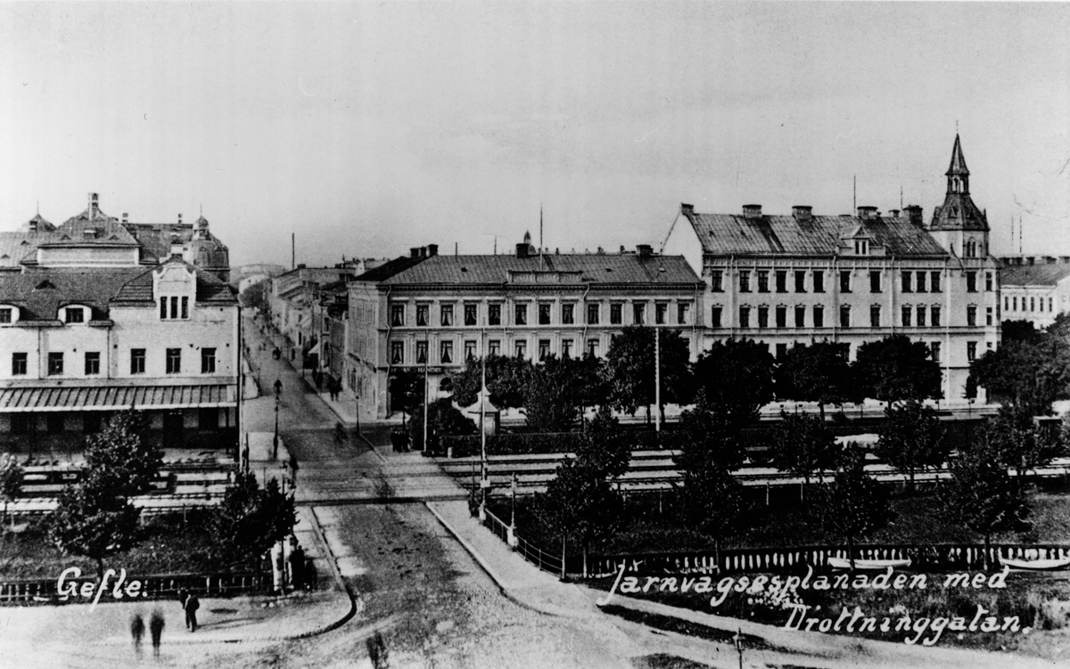 Stora Esplanadgatan. Järnvägsstaionen till vänster.

