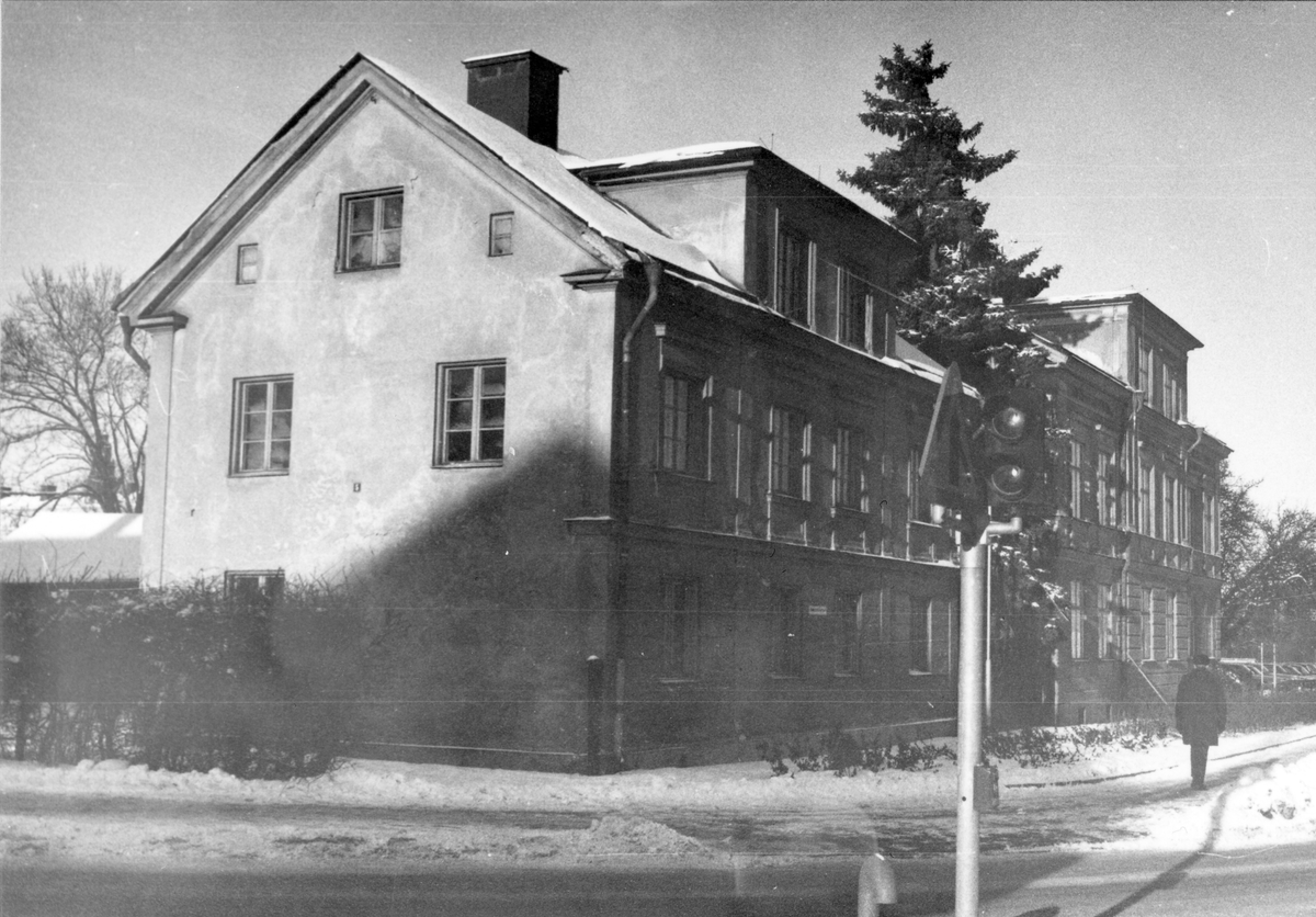 Orig. text: Hamngatan. Nr 1. flyttad till G.a. Linköping. Nr 2. Riven ...