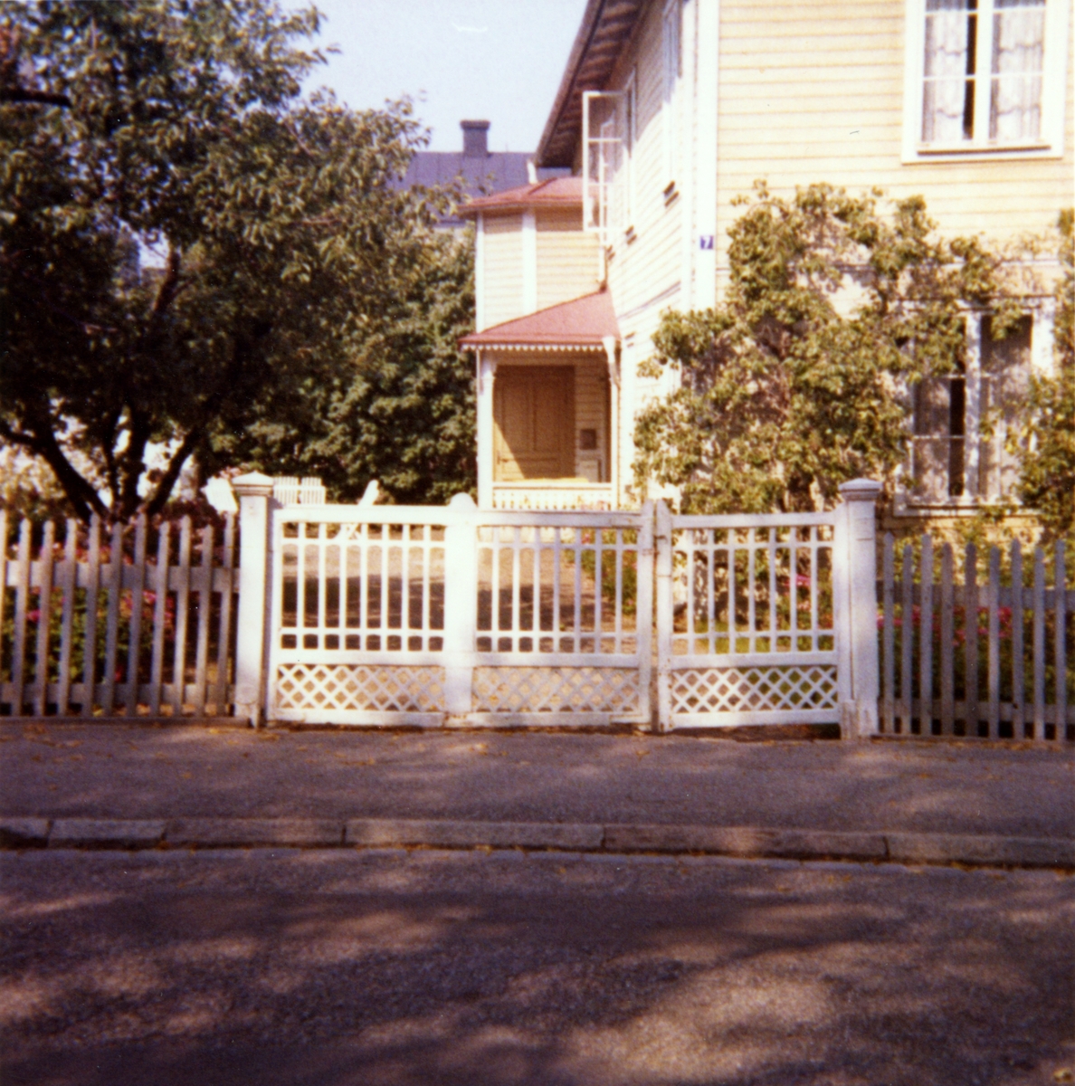 Grinden till bostadshuset på Folkungagatan 7. Huset revs på 1970-talet.