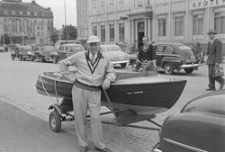 Kaptein Sverre Wahl med båt og båttilhenger