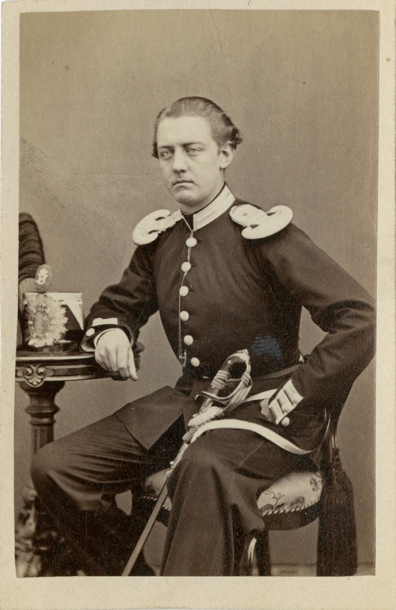 Porträtt av Erik Johan König, underlöjtnant vid Svea livgarde I 1.