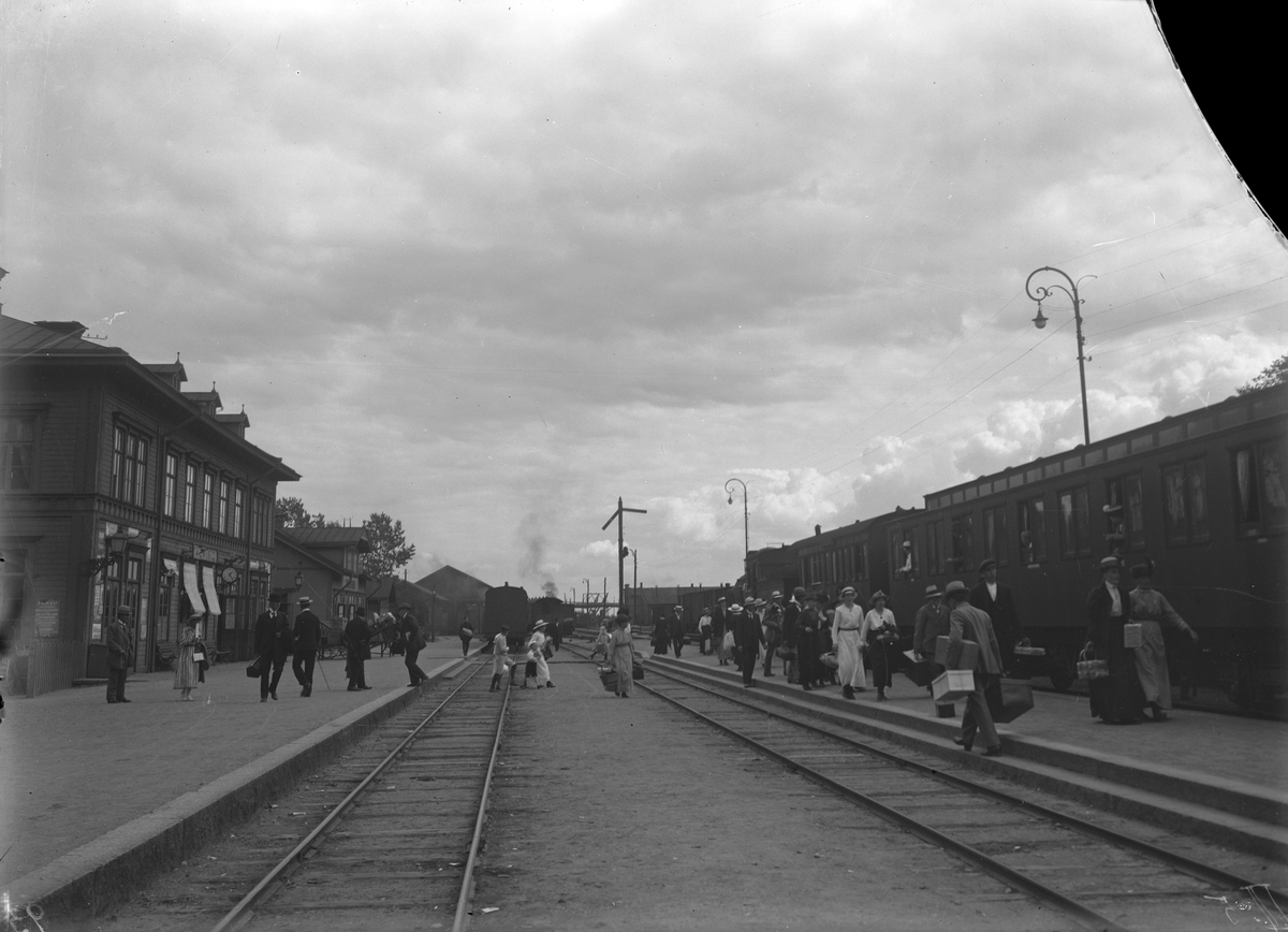 Köpings station. Trasig bild.
