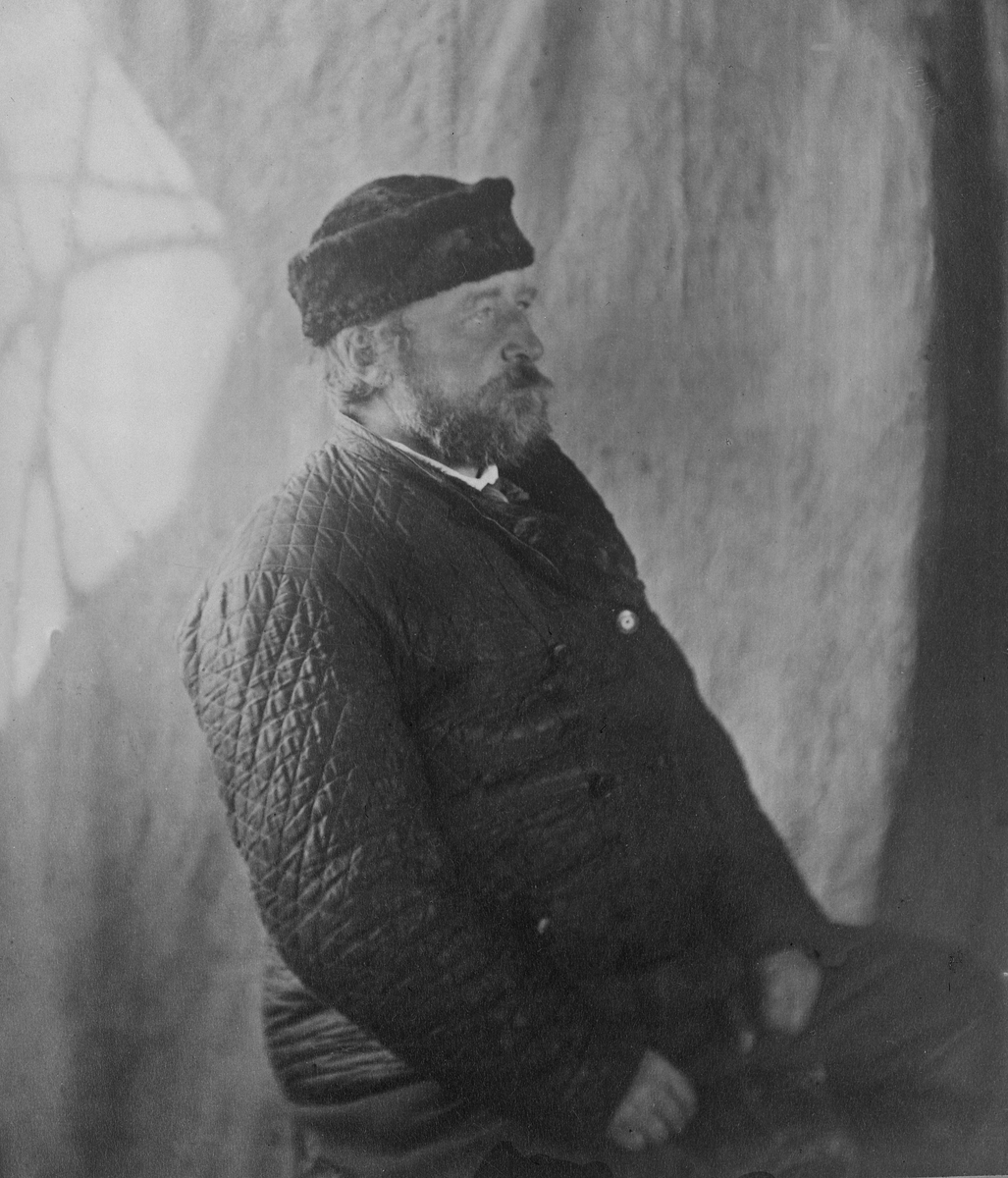 Porträtt av upptäcktsresanden Adolf Erik Nordenskiöld taget i samband med Vegaexpeditionen 1878–1880.