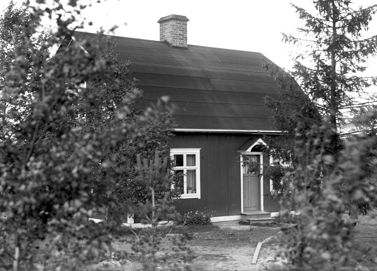 Larssons gård efter gamla vägen, norr om Bodås gård