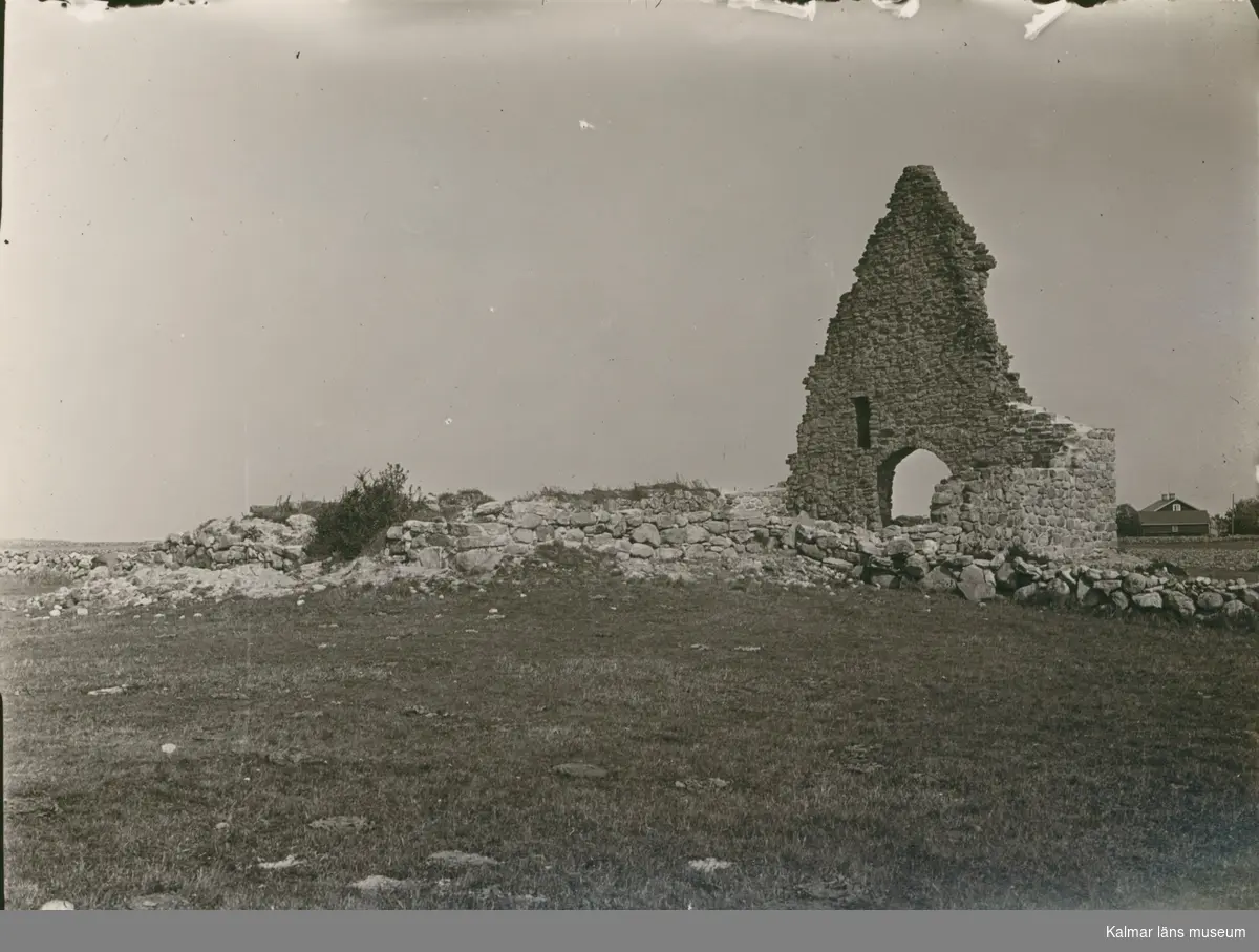 Ruinen av S:ta  Britas kapell.