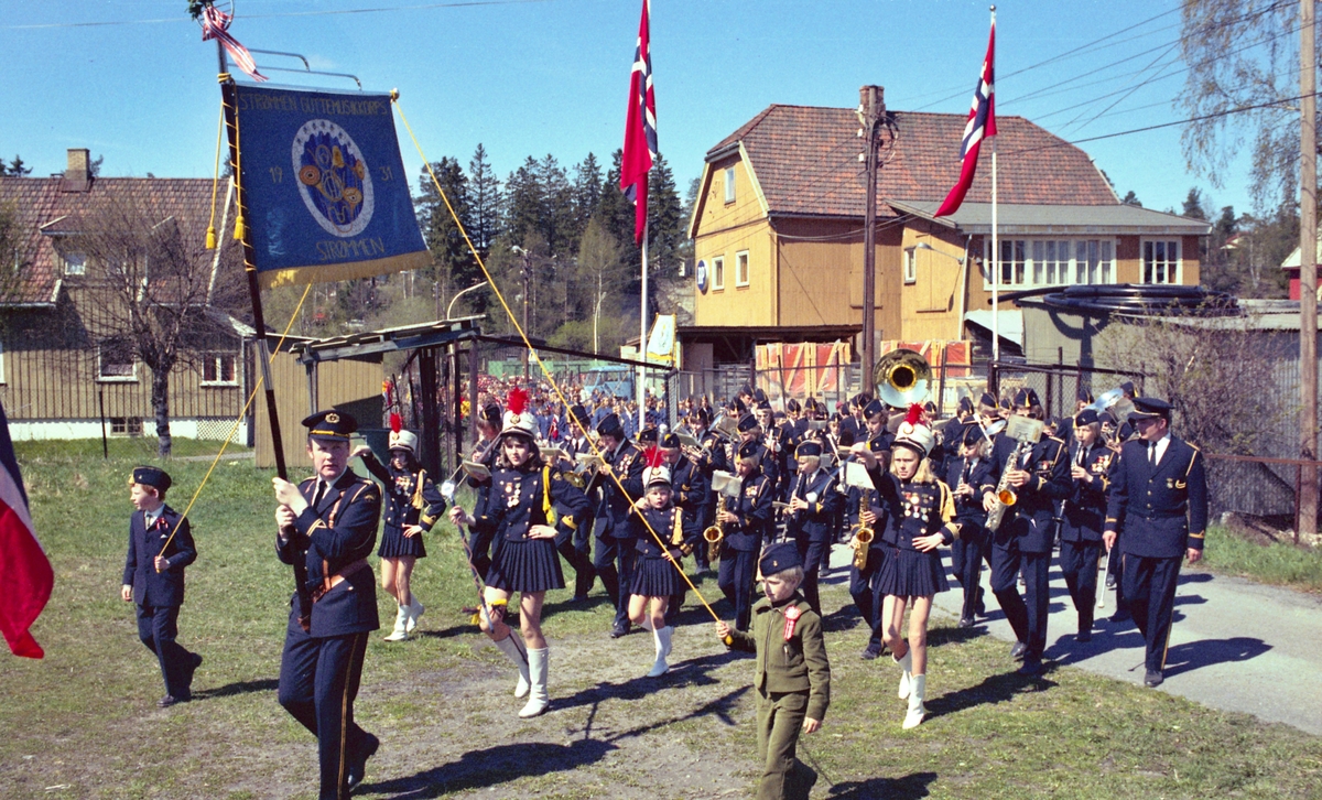 17.maifeiring, Strømmen, reportasjebilder