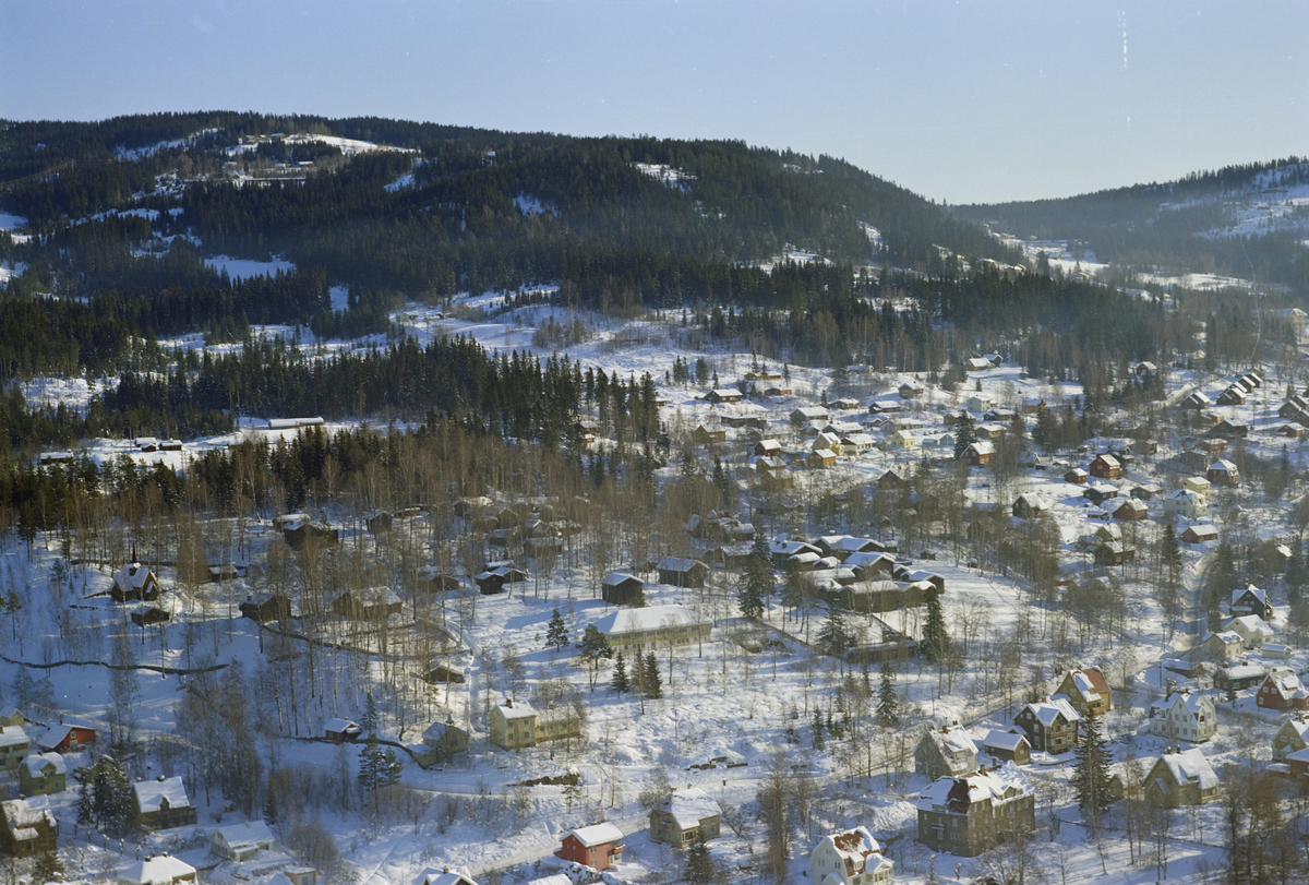 Lillehammer sentrum, bebyggelse, bygninger, landskap, vinter, Maihaugen med Bjørnstad, Maihaugrestauranten og Garmokirka