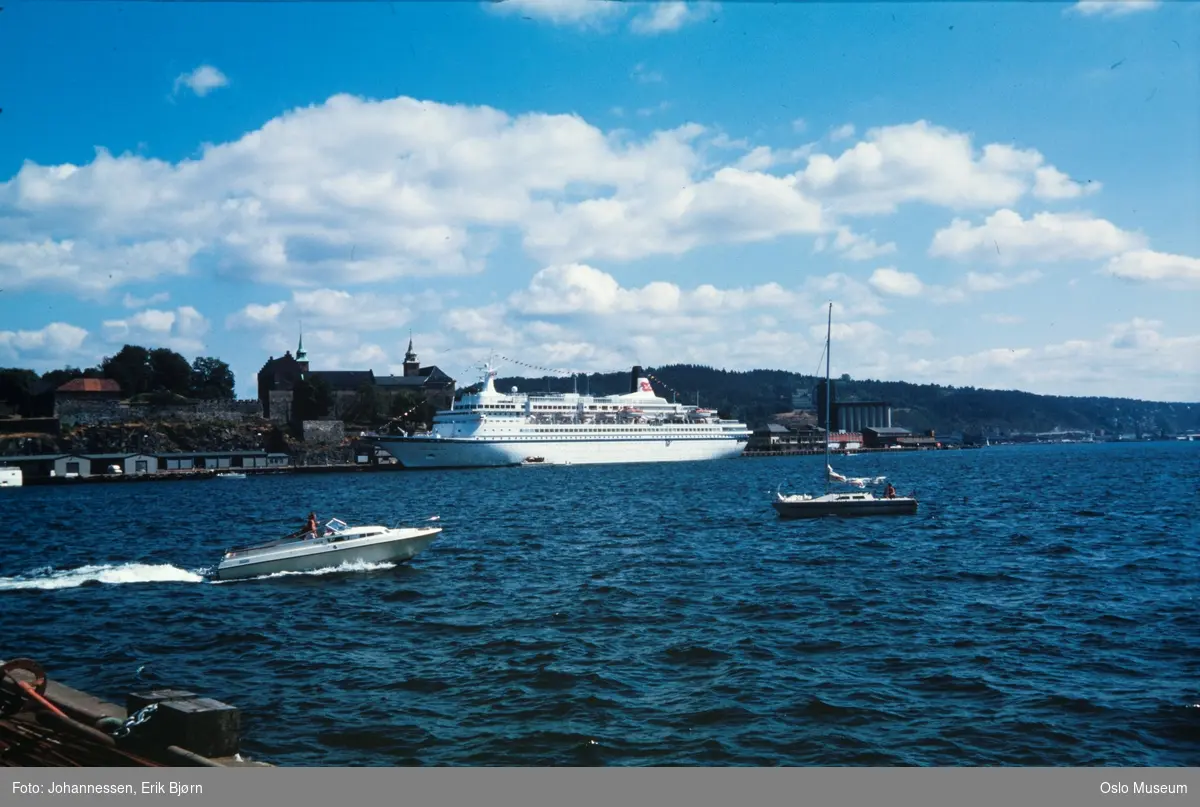 fjord, seilbåt, motorbåt, havn, cruiseskip Royal Viking Sea, Akershus festning