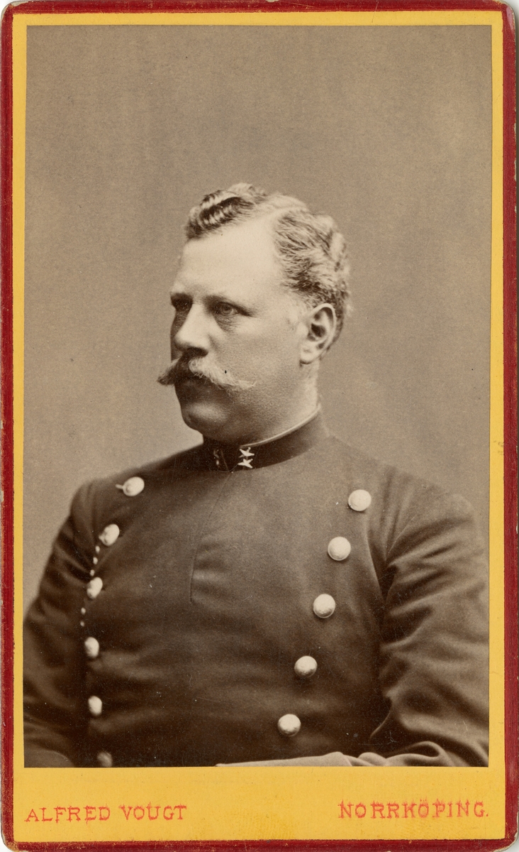 Porträtt av August Reinhold Louis Stackelberg, löjtnant vid Andra livgrenadjärregementet I 5.

Se även bild AMA.0001984, AMA.0008464 och AMA.0009614.