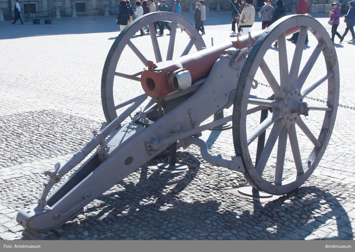 Grupp F I. 
Eldröret tillverkat av Bofors, lavetten tillverkad 1888 av Atlas Stockholm.