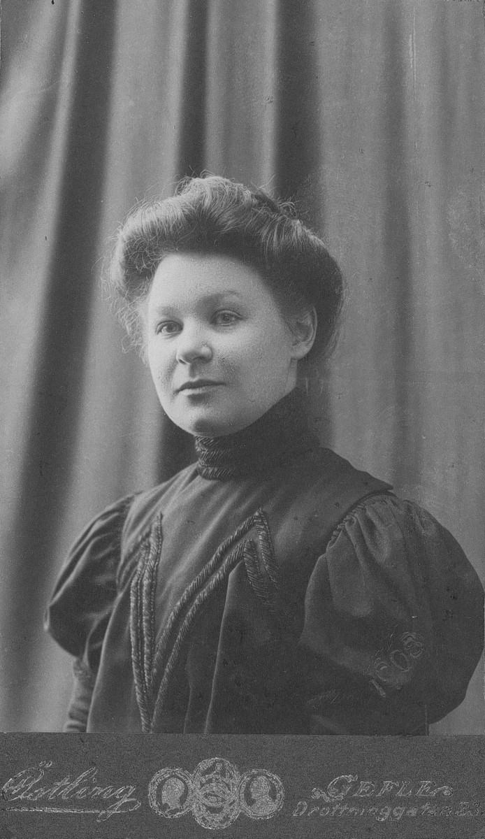 Fru Karin Hellborg, född Westin, 1884, Helsingborg.