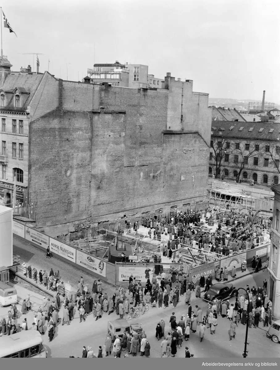 Folkets Hus: Grunnsten-nedleggelsen, mai 1955