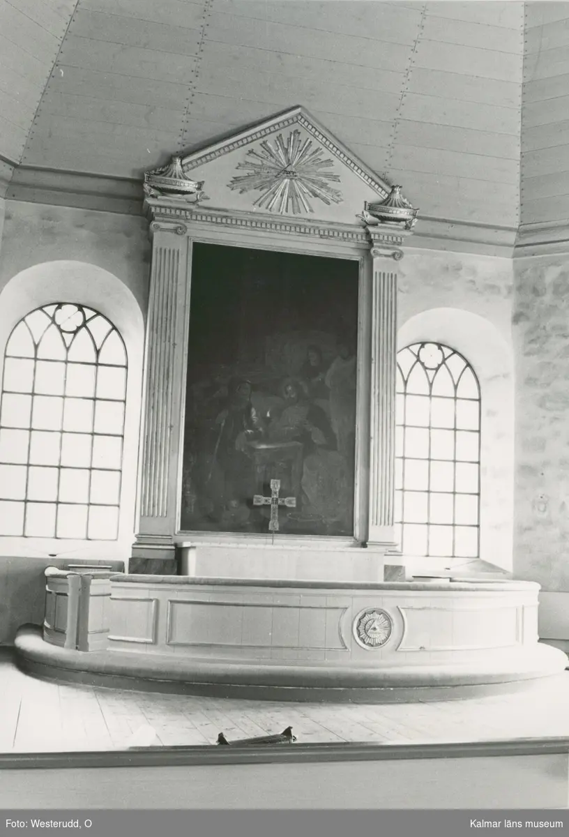 Odensvi kyrka, altaruppsatsen före restaureringen.
