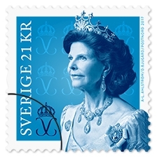 Självhäftande frimärken i rulle med motiv av drottning Silvia. Valör 21 kr.