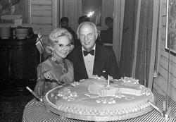 Serie. St. Hans- feiring hos Sonia Henie og Niels Onstad, La