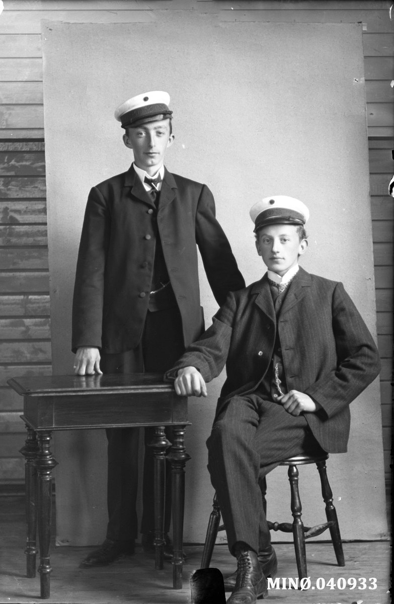 Portrett av to ung menn - Peder Aas og E.Heggbom