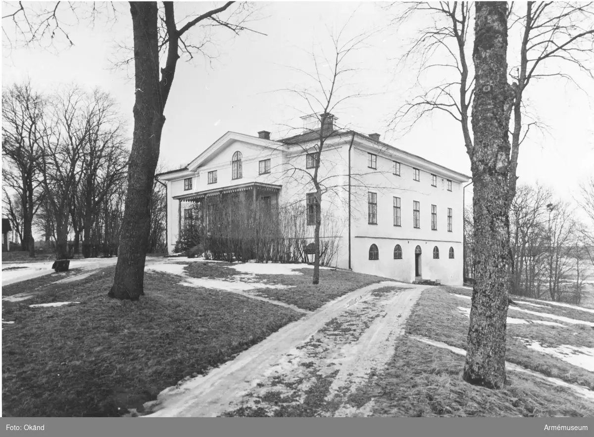 Överstebostället Landsberga i Biskobskulla, tillhörande Upplands regemente I 8.  Byggt av G. af Sollén 1797-1800.
