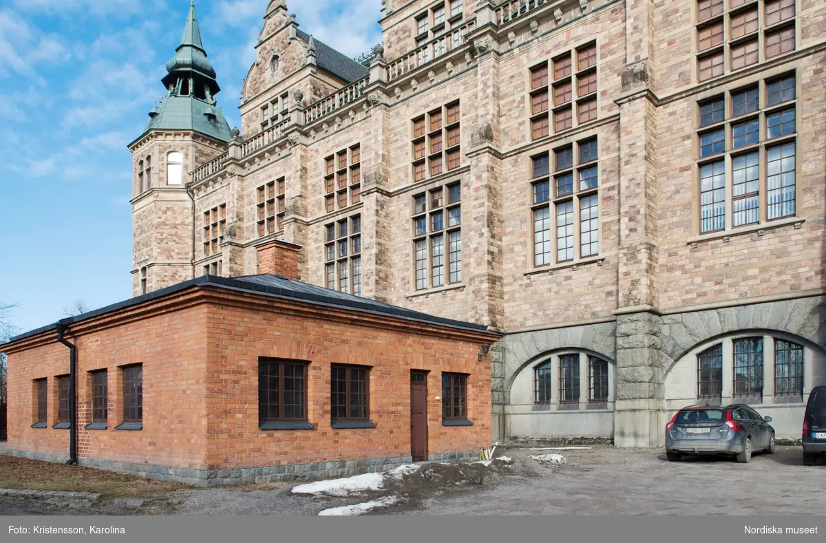 Lusknäppen på Nordiska museets västra sida