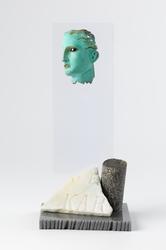 Antikt smil [Brosje]