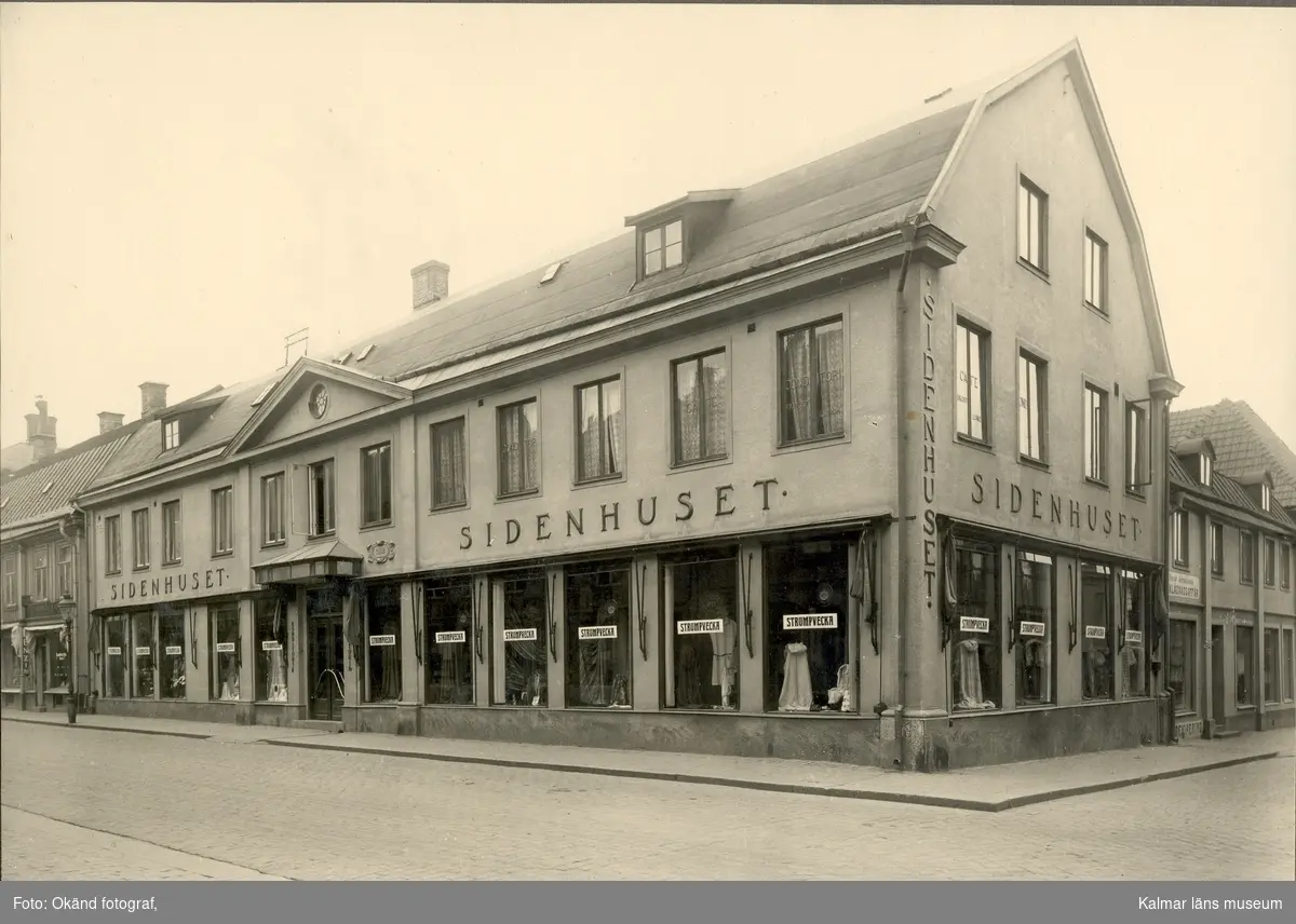 Sidenhuset. Öppnades 1923.