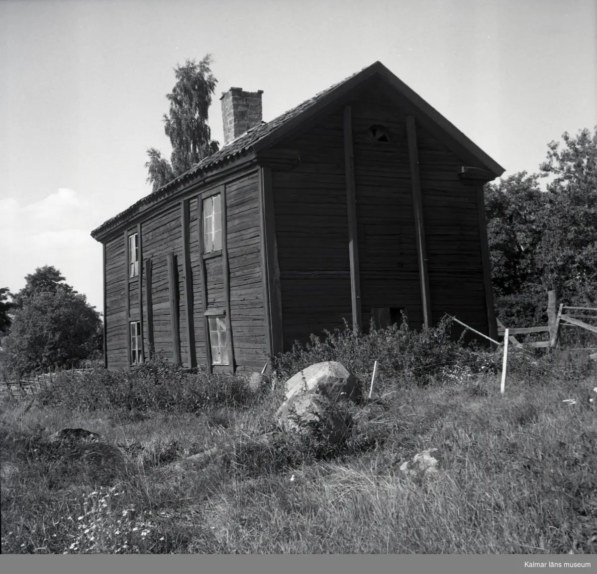 Ett bostadshus i skiftesverk på Älö.