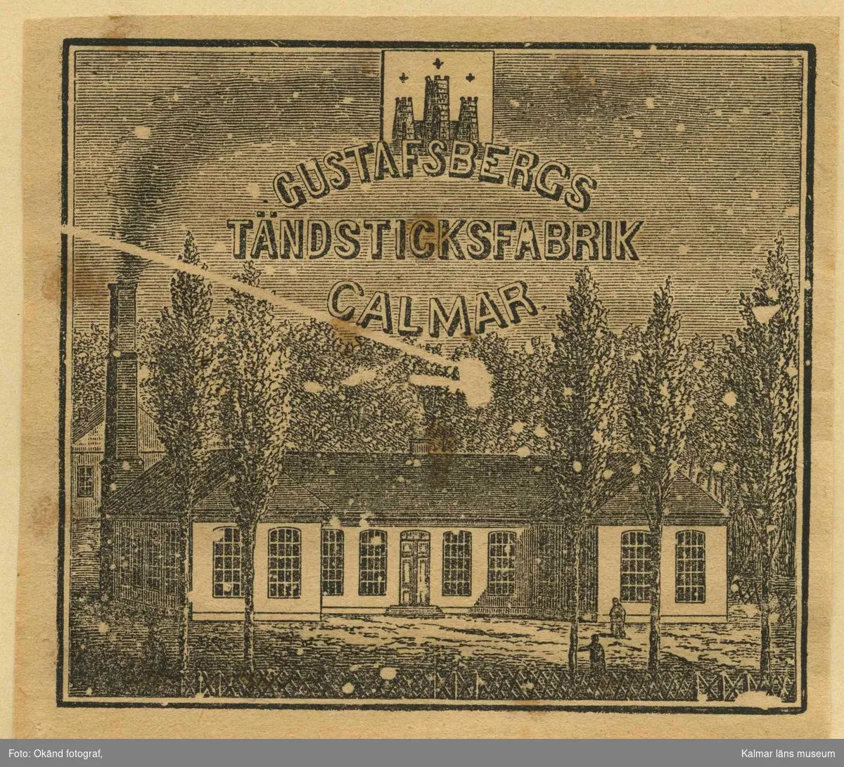 Etikett från Gustafsbergs Tändsticksfabrik.

Gustafsbergs Tändsticksfabrik startades 1858 av firman P. Lundblad & Co. vid Norra landsvägen på den tomt som senare kom att hysa Kalmar Chokladfabrik. Namnet Gustafsberg syftar på den lantgård som tidigare låg på denna plats. G bytte ägare några gånger innan handlanden C. G. Säfström övertog fabriken 1868. Han drev den sedan till 1887 då den såldes till det nystartade Swedish Match som kom att äga ett flertal fabriker. I samband med det bolagets konkurs lades driften ner 1889 men återupptogs 1893 efter att >Lindahls Tändsticksfabrik i Kalmar hade brunnit. Även Lindahls ingick i Swedish Match. År 1897 brann G men återuppbyggdes och driften var åter igång året efter. G uppgick 1913 i det nystartade bolaget Förenade Svenska Tändsticksfabriker och året efter nedlades fabriken för alltid. Fastigheten övertogs samma år av Kalmar Konfekt- och Karamellfabrik som senare kom att bli Kalmar Chokladfabrik.

(Uppgifterna är hämtade från http://www.kalmarlexikon.se/index.php/g/gustafsbergs-taendsticksfabrik.html)