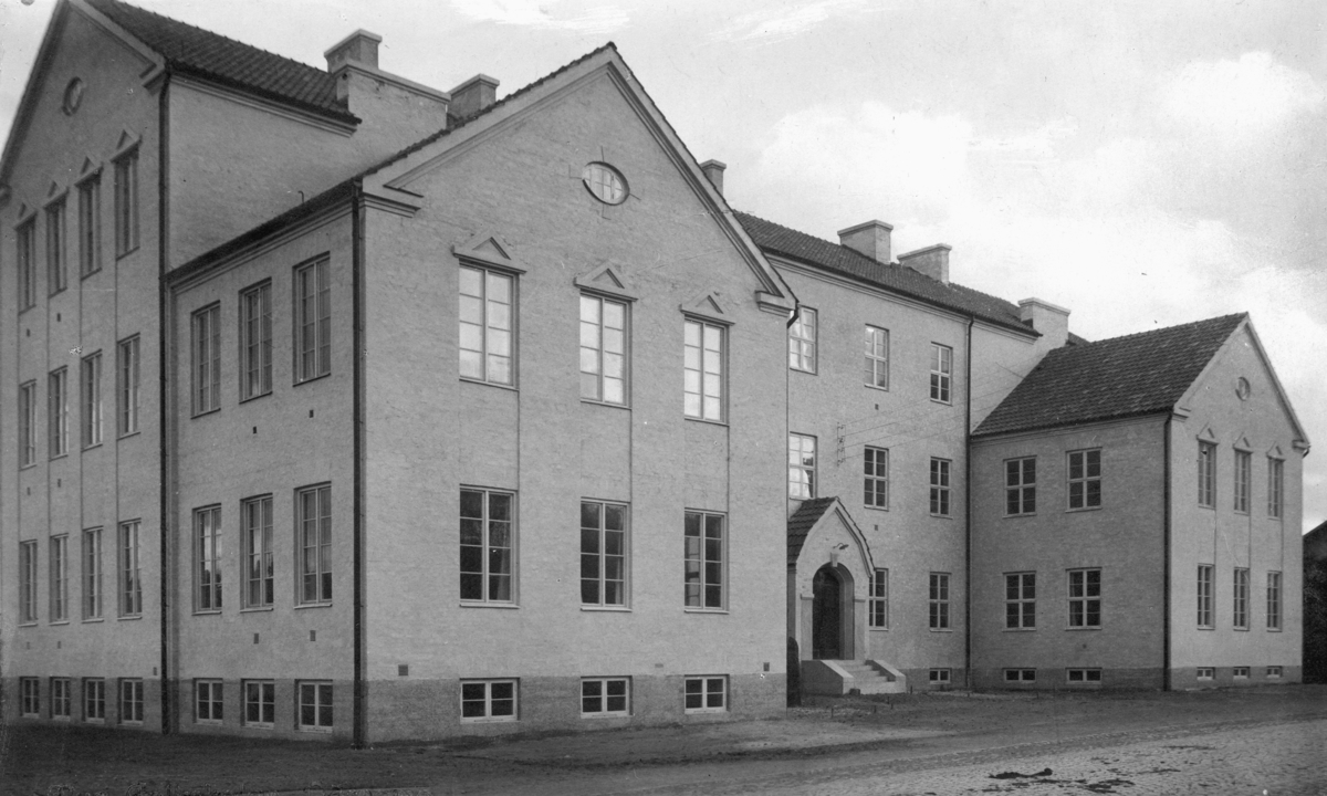 Nya folkskolan i Värnamo invigd år 1924.