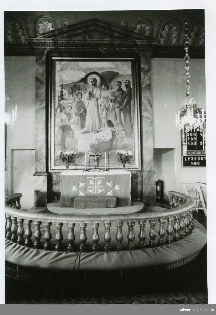 Altaret i Hälleberga kyrka före branden 1976.