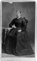 Portrett av Bolette Nilsdatter Komperød, F.1840 på gården Ko