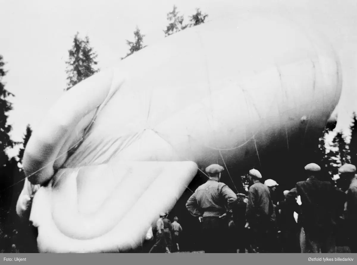 Opdal gård i Trøgstad, tysk sperreballong 1944.