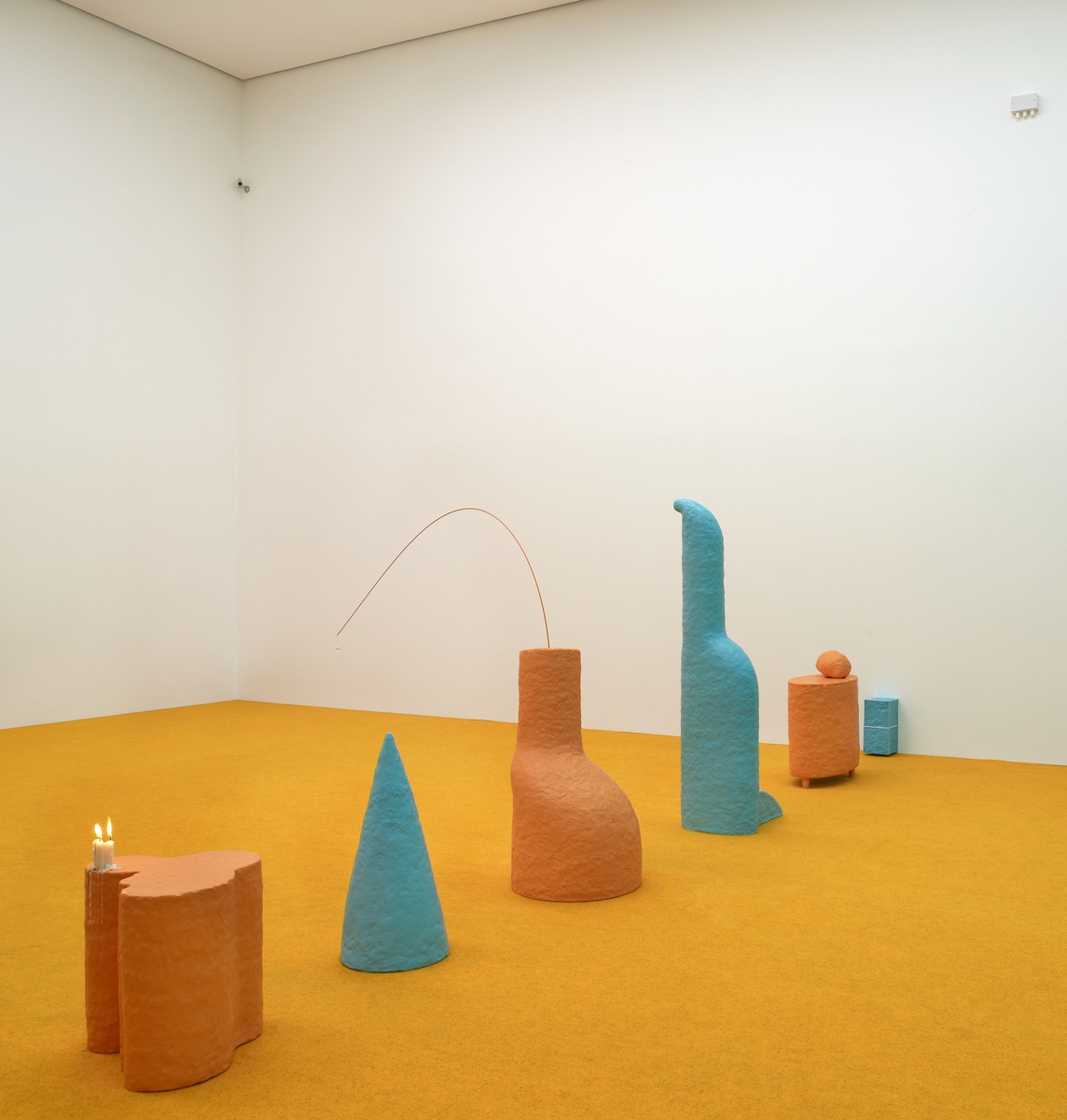 You in between [Installasjon]