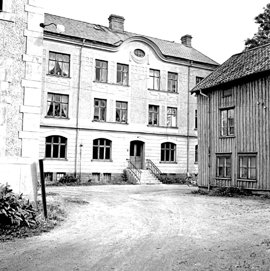 Skara. 
Kvarteret Jupiter nr. 12, 13.
Skolgatan 13. Gårdshuset, södra fasaden.